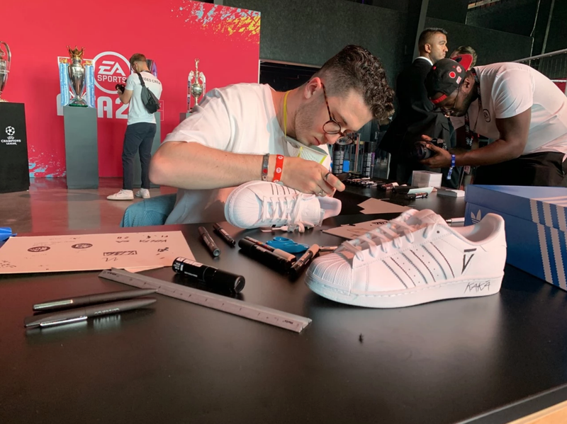 In a brand new show on Switchbox TV, the brilliant <a href="/AmeryEvey/">Evey Amery</a> talks to illustrator and designer Jordan Dawson. Jordan talks about his work with <a href="/anthonyjoshua/">Anthony Joshua</a> a host of Premier League footballers and the popular @EASPORTSFIFA. youtu.be/s4CHbEnOZzw #inspire #fifa #EPL #design