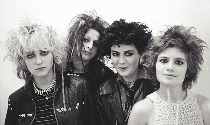 NikiMackayBooks's tweet photo. Happy #InternationalWomensDay #riotgrrrls and #girlpunks were my #90s heroines 🎸 🔥🤘🏻🤘🏻 https://t.co/ArdelwlUHF