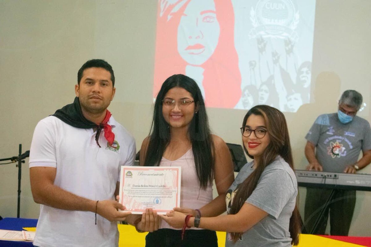 CUUNTECNOLOGIA's tweet photo. Entrega de reconocimientos a Compañeras Dirigentes Estudiantiles en marco al Día Internacional de La mujer.
“Sin la Participación de la Mujer no hay Revolución “
#MujeresFuerzaVictoriosaImprescindible #Mujer #Nicaragua #LeónRevolución
#CUUN1914 #CUUNTECNOLOGIA #SOMOSCUUN https://t.co/fkp3Bs1TZq