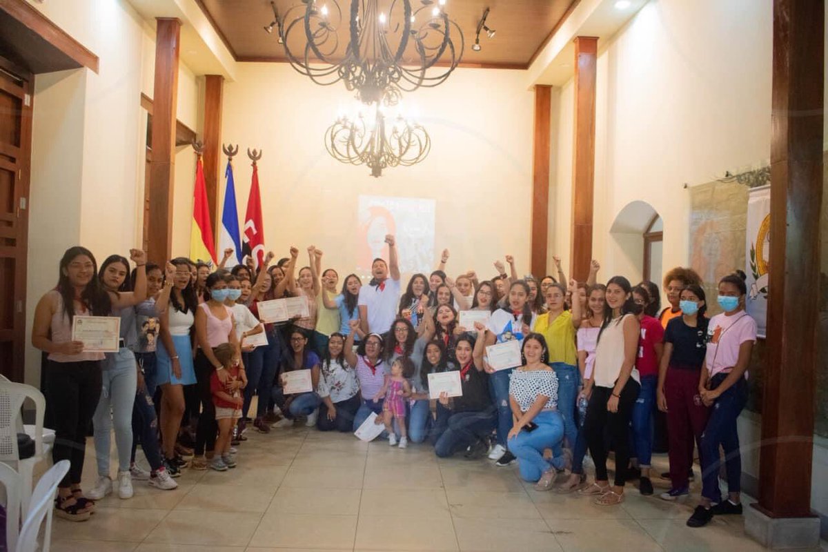 CUUNTECNOLOGIA's tweet photo. Entrega de reconocimientos a Compañeras Dirigentes Estudiantiles en marco al Día Internacional de La mujer.
“Sin la Participación de la Mujer no hay Revolución “
#MujeresFuerzaVictoriosaImprescindible #Mujer #Nicaragua #LeónRevolución
#CUUN1914 #CUUNTECNOLOGIA #SOMOSCUUN https://t.co/fkp3Bs1TZq