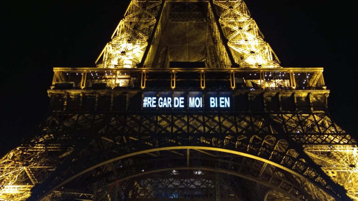 Paris's tweet photo. Regarde-moi bien, quand je dis non.

Regarde-moi bien, quand je demande un salaire égal. 

Regarde-moi bien. Ignorer les femmes, c'est bafouer leurs droits.
 
#RegardeMoiBien, c’est le message projeté ce soir sur @LaTourEiffel à l'occasion de la #JournéeDesDroitsDesFemmes. https://t.co/AsJIO0b9Mn
