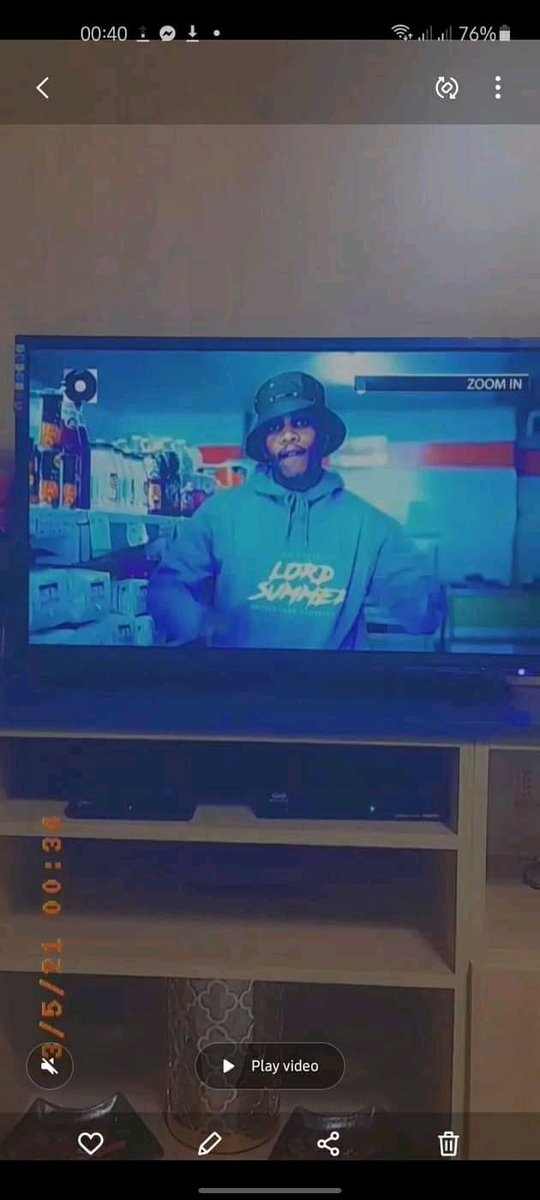 Ozifteddy's tweet photo. Got 2 videos spinning on chanel O! Tshaba Tsotsi and started it. Big up Channel O 🇿🇦🇿🇦🇿🇦 https://t.co/gUaCpTp3iU