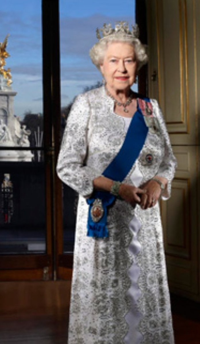 'Long Live The Queen' #MeghanAndHarry
