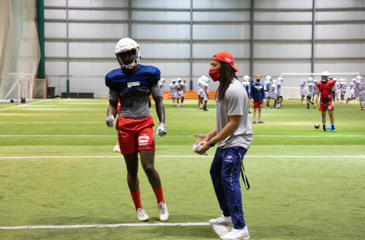 Phonso_Foray's tweet photo. @_ttnoblesjr Great WR Coach = Great WRs.. no wonder we 🔥 #lacklife @delvin_dp @BarnesGavyn @Leon_jones2 @Hunchomingz8 https://t.co/bgeSfeJYCq