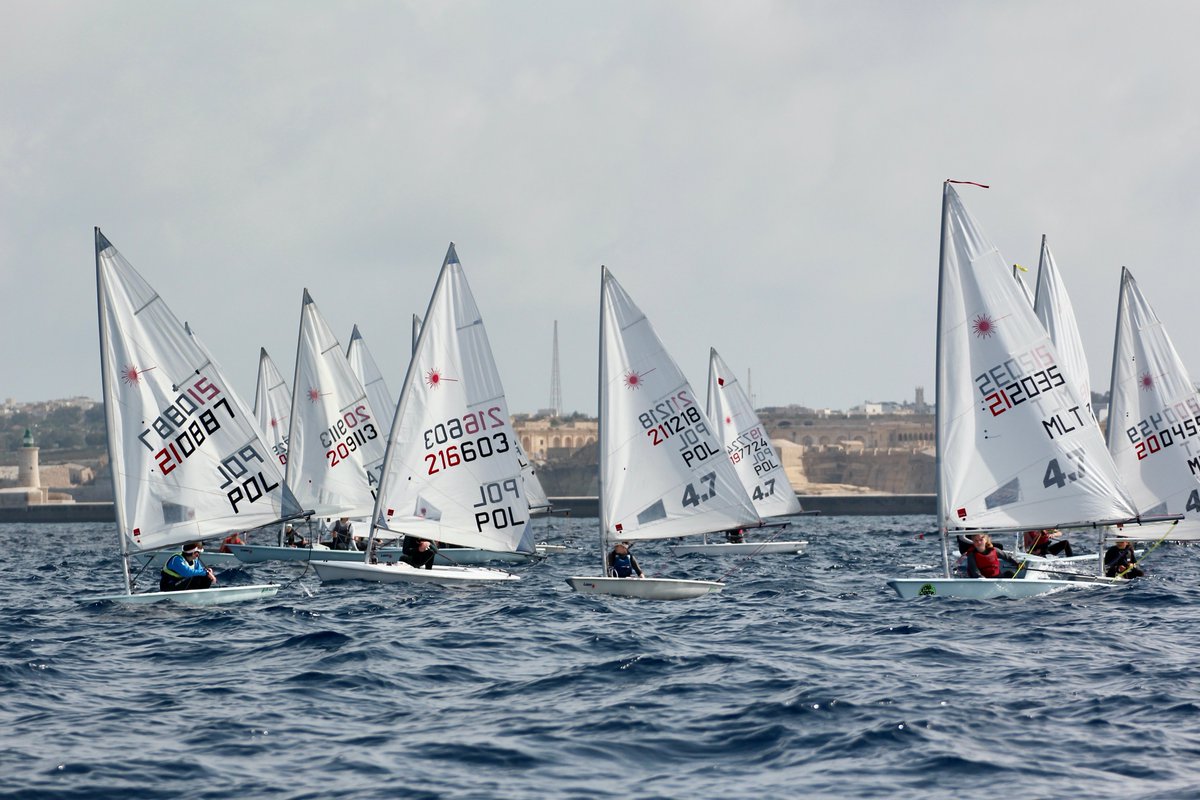 SailCoach's tweet image. Big group sailing  🌊⛵🌬️
#sailcoachmakingyoubetter #bigfleet  #biggroup  #boats #sailorsfun #strongbreeze #spring #springsailing #youngsailors #sailinghard #sailingpractice #sailingtraining #wind #windysailing #sun #surfing #lightbreeze #warmup #sailingwarmup #downwind