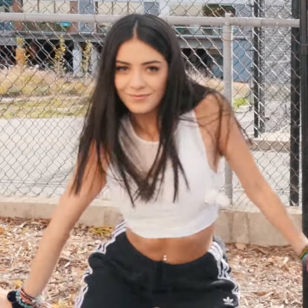 qtazercraft's tweet image. muevelo dance video 🤎