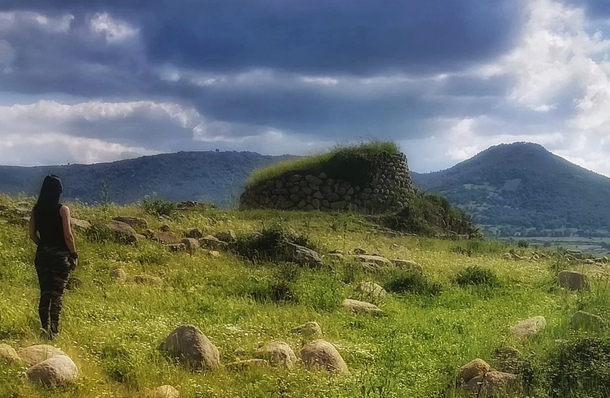 DiscoveringSar1's tweet photo. https://t.co/ufn2Nfwk9E⬅️
#nuraghe #pattada #lerno
➡️🤗🙆🏻‍♀️ " A #marzo taglia e pota...se non vuoi la botte vuota!!"🍷😁
#sardegna #italy #photo #art #nature #sky #discoveringsardinia #archaeology #architecture #day #GoodMorning #happy #HappyWomensDay2021 https://t.co/kqAL2HXwXz