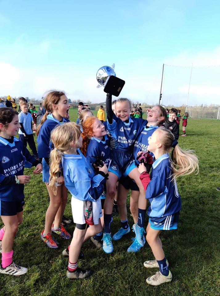 LimerickGAAzine's tweet image. While there's no on-field #Allianz @cnambnaisiunta activity at the moment, this photo of @anglesborons girls celebrating a famous victory, in the days before Covid-19, reminds us all of what pupils can look forward to when it's safe to return to action.
#WomensDay @LKLadiesGaelic
