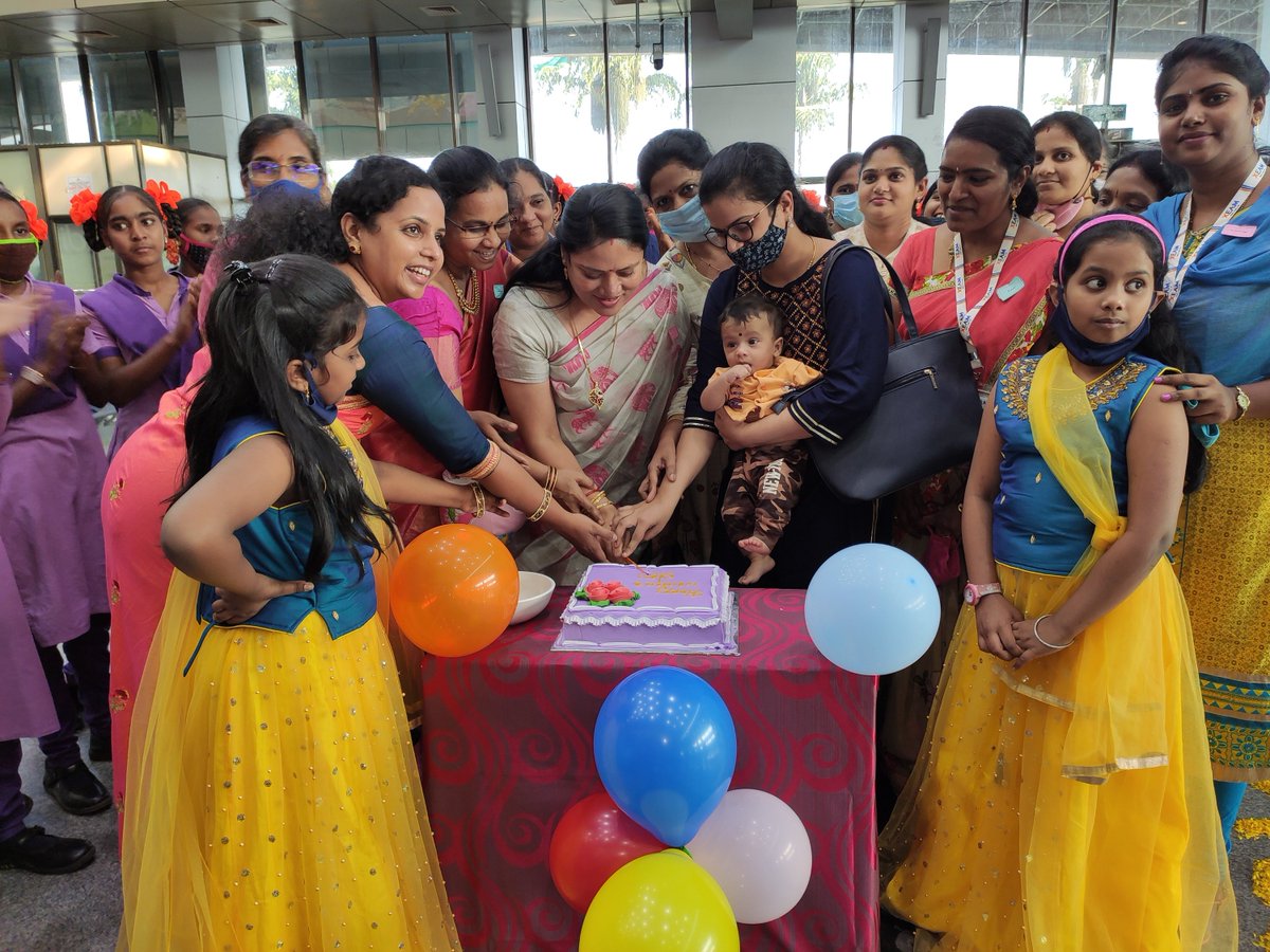 aairjyairport's tweet photo. AAI , RJY Airport Women Welfare Association organised an education trip for the girl students of TW educational institution as a programme of strengthening education among girl children on this occasion.@aairedsr @MoCA_GoI @AAI_Official @RMCoffice @IndiGo6E @FlyTruJet https://t.co/98wogFKDFM