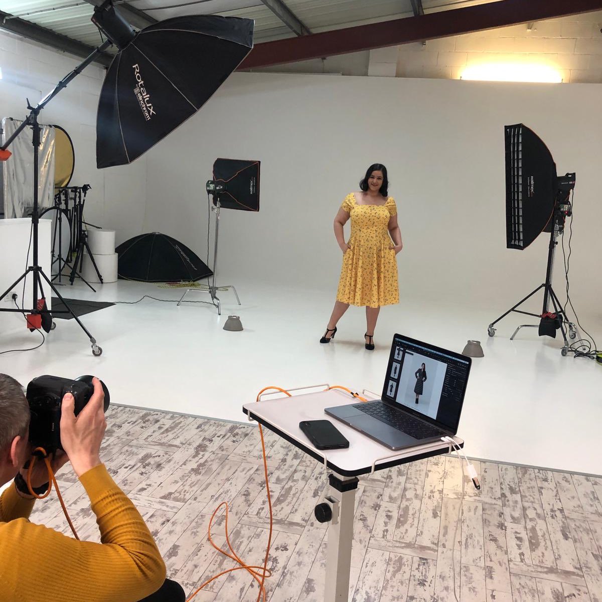 Powderpuff_Room's tweet image. Had a fab day shooting for @timelesslon There new collections are just stunning! 💛😍

#model #plussizemodel #psmodel #plussize #psblogger #plussizefashion #timelesslondon #vintage #vintagefashion #dresses #photoshoot #altfashion #1940sfashion #1940s #northamptonmodel