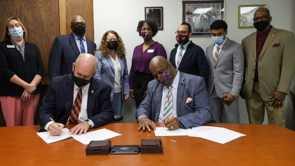 ClifSmart's tweet image. Today @MissouriState and @SAABHQ signed an agreement to provide scholarships to high school students who are in SAAB as part of our expanding access strategy. Thank you Dr Bledsoe for making a difference in the lives of students. @DiversityMSU