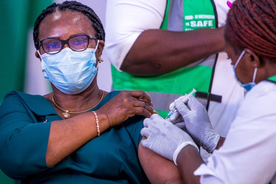 At today's @PTFCOVID19 vaccination exercise @OfficialOSGFNG reiterated adherence to preventive measures & the safety of the #COVID19 vaccine.

'These vaccines are safe and efficacious'

'While vaccines offer great hope, we must continue to observe all public health measures'