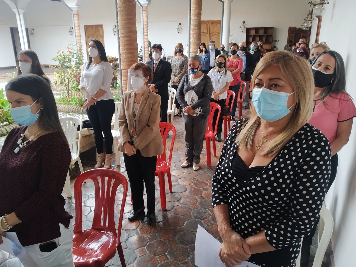 GoberMerida's tweet photo. #Mar08 el gobernador @RamonGuevaraMRD, en el marco del día internacional de la Mujer, reconoció el papel preponderante que ocupan en la sociedad, sobre todo las mujeres merideñas, que desde el campo o desde su servicio profesional, prestan una excelente atención a los merideños https://t.co/hwglmXMMLg