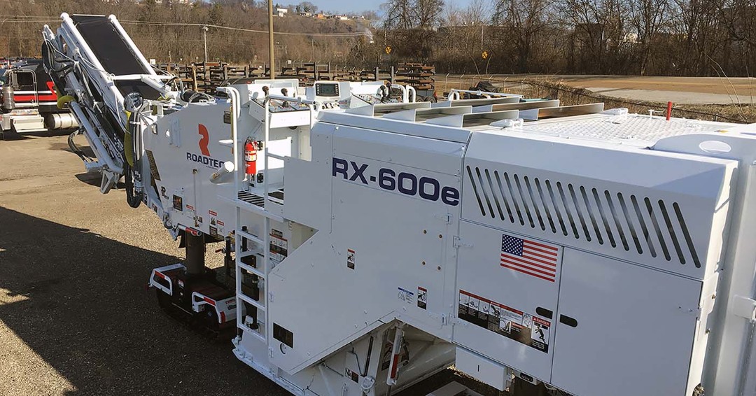 Roadtec's tweet photo. Snapped a pic of this RX-600 before it heads off to its new home! #MillMonday #OneASTEC #MondayMilling https://t.co/e9By1mbeD3 https://t.co/TFgWLkbBAK