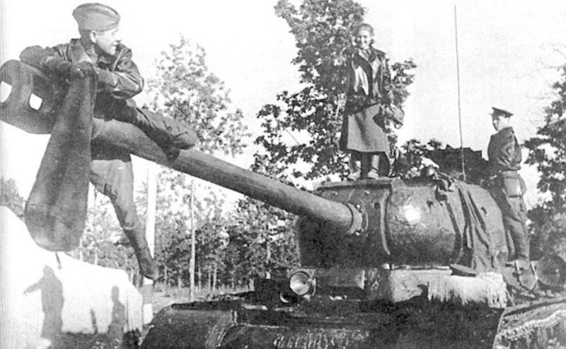 Aleksandra Boyko, a chemist by education, joined the Red Army in 1943 and became the commander of an IS-2 heavy tank in 1944. Her heroism on the battlefield earned her the Order of the Patriotic War 1st Class. #tanks #history #ww2 #internatonalwomensday