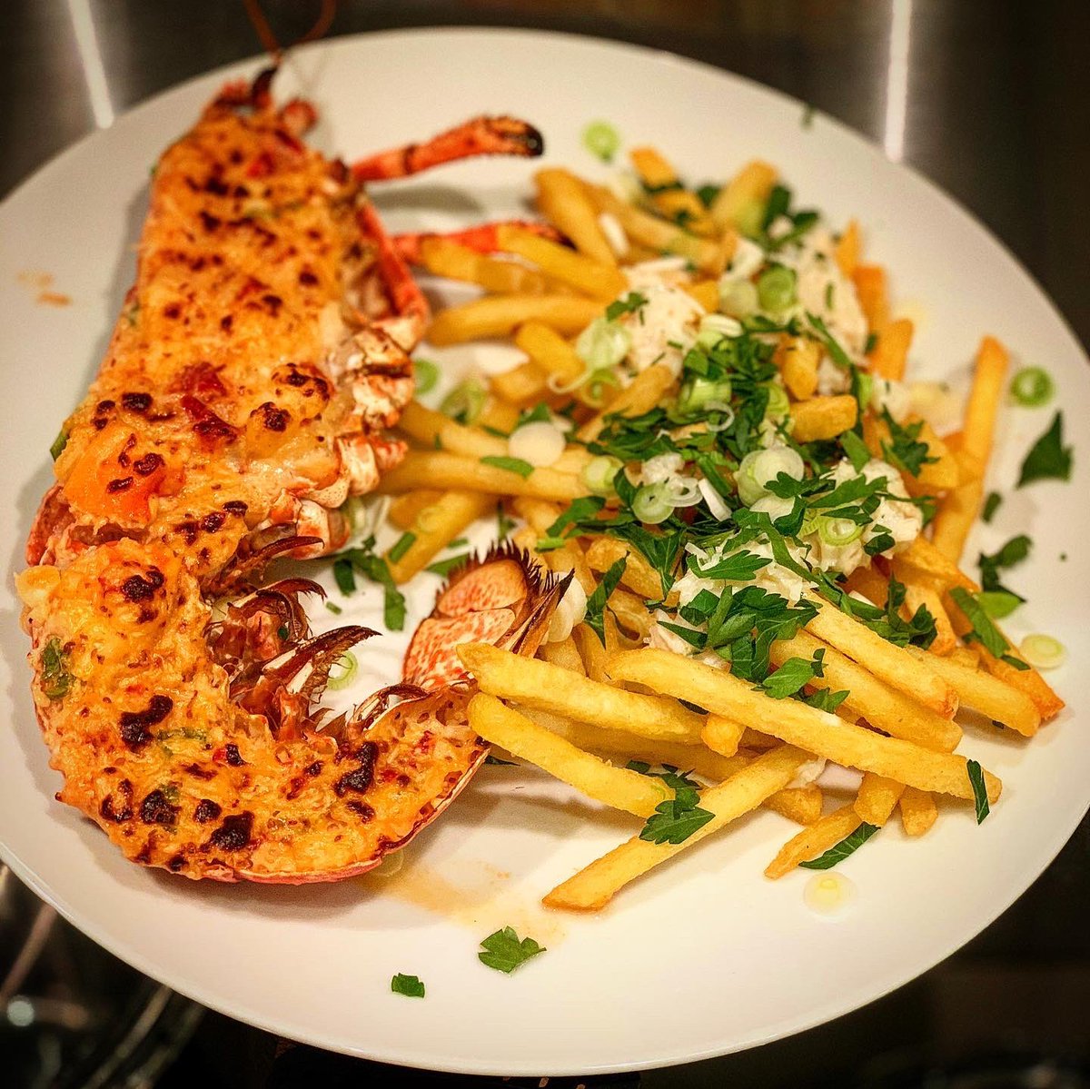 leeskeet's tweet image. **COMPETITION**

Our popular lobster Thermidor are now available for UK wide delivery!

Boxes contain;
2x mackerel pâté 
Whole Cornish lobster
Sides
Dessert
Wine
Fudge

To win one for yourself just like and RT this post &amp;amp; I’ll pick a winner on Friday 19th
bones-entertainment.com/collections/co…