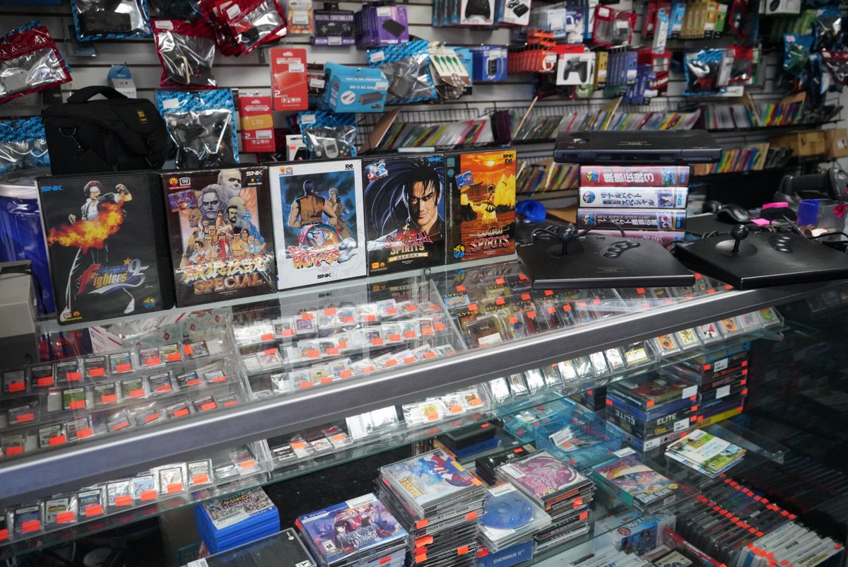bklynvideogames's tweet photo. Van a querer o los tiro. Another small collection traded-in. #neogeo #aes #collection #buy #selll #nyc #bvg #brooklynvideogames https://t.co/XzyDd54g1y
