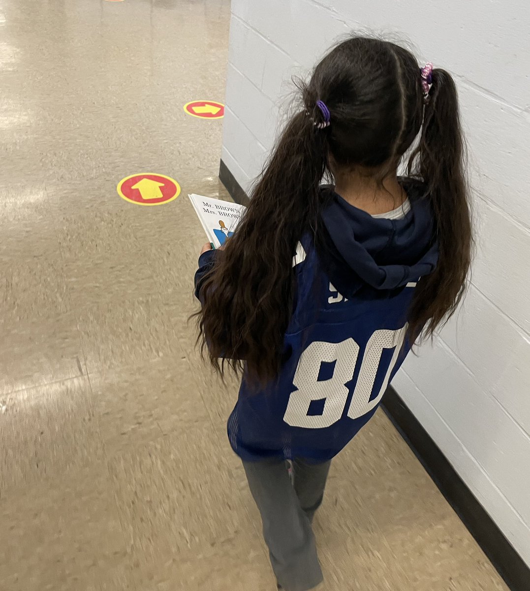 When you happen to catch your former ELS student happily reading as she walks down the hallway! 💕 @HrceLiteracy #theloveofreading