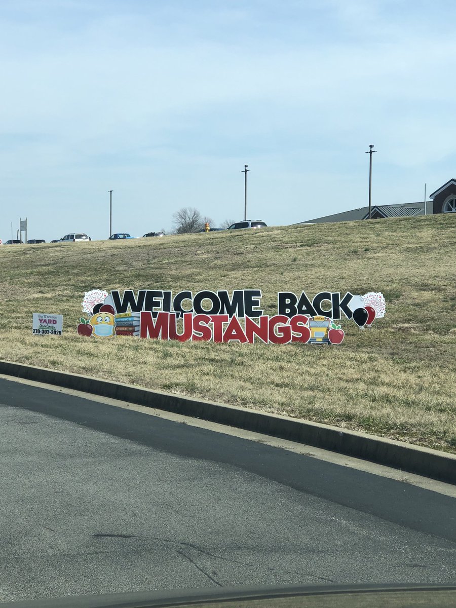 PaulSPoole's tweet photo. Loved visiting North Hancock and HCHS today....what a great feeling having our students back...and letting them know how glad we are!!
#TeamHancock https://t.co/o4ErTlRaVV