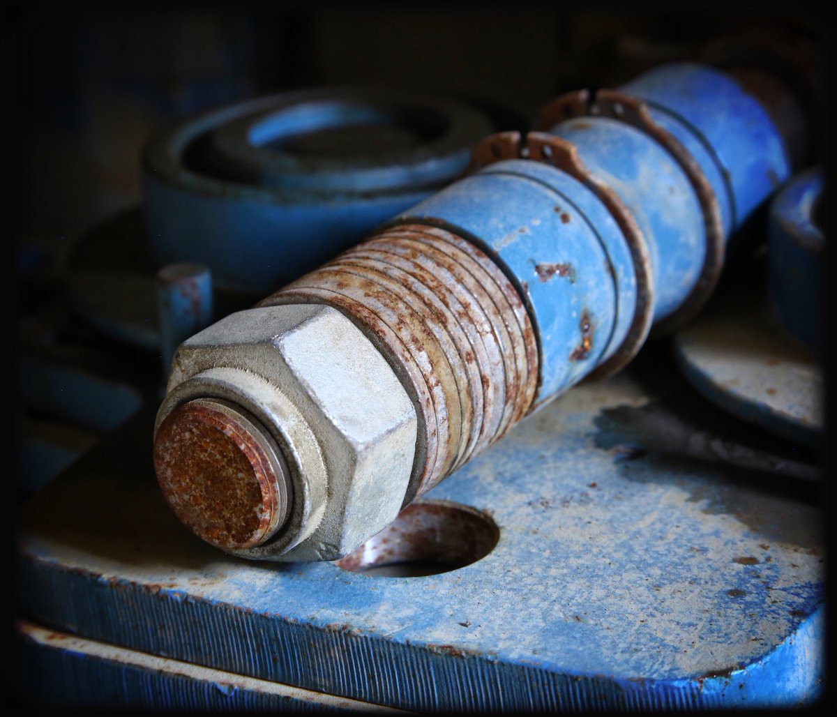 ChrissyvWellean's tweet photo. ... industrial blue ... #industrial #sparepart #decay #urbandecay #urbanex #oldquarry #lostplaces #abandoned #mood #atmosphere #metal #rust #blue https://t.co/S5LKAcXt6m