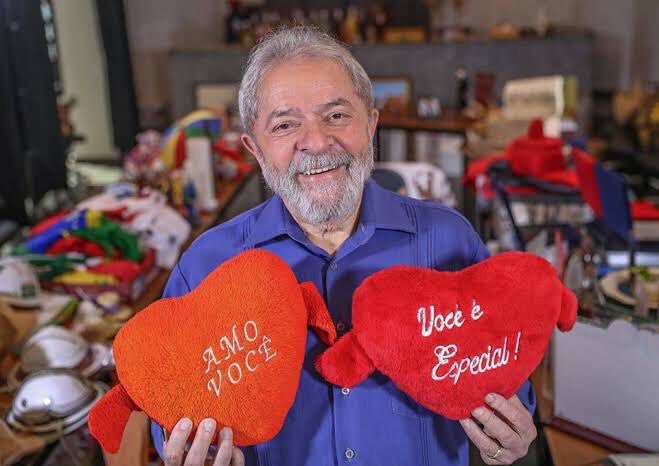 csmagah's tweet photo. o pai ta on, é 13 e fodasse, vou estrear meu voto daquele jeito, lula ladrão roubou meu coração https://t.co/XokNrYDbVf