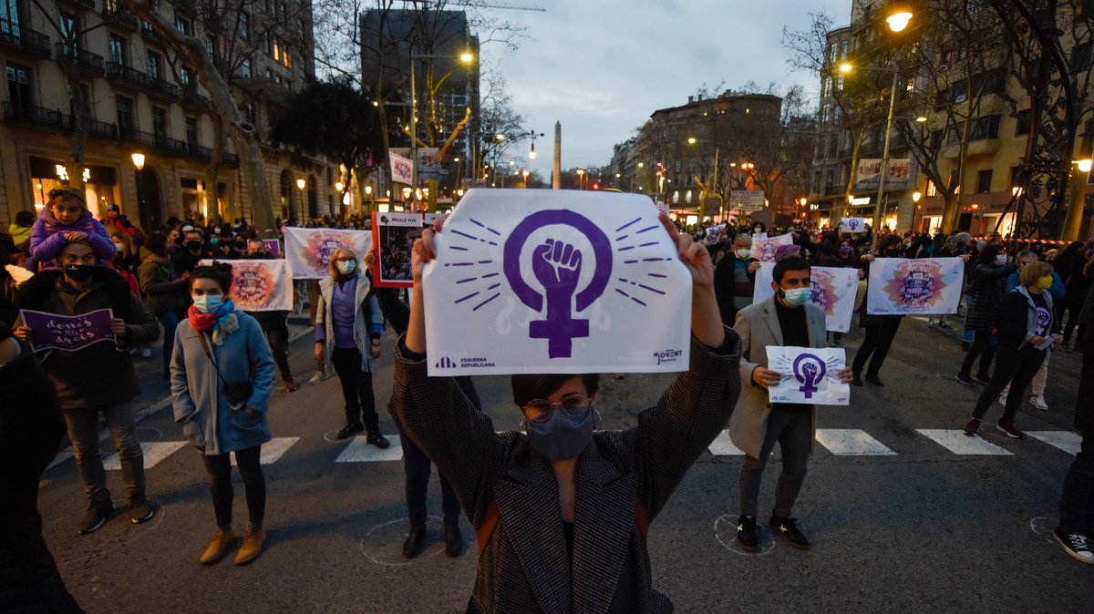 perearagones's tweet photo. Per una societat igualitària, sense privilegis ni opressions. La República catalana serà feminista o no serà! #8M2021 https://t.co/78adcKz5uB
