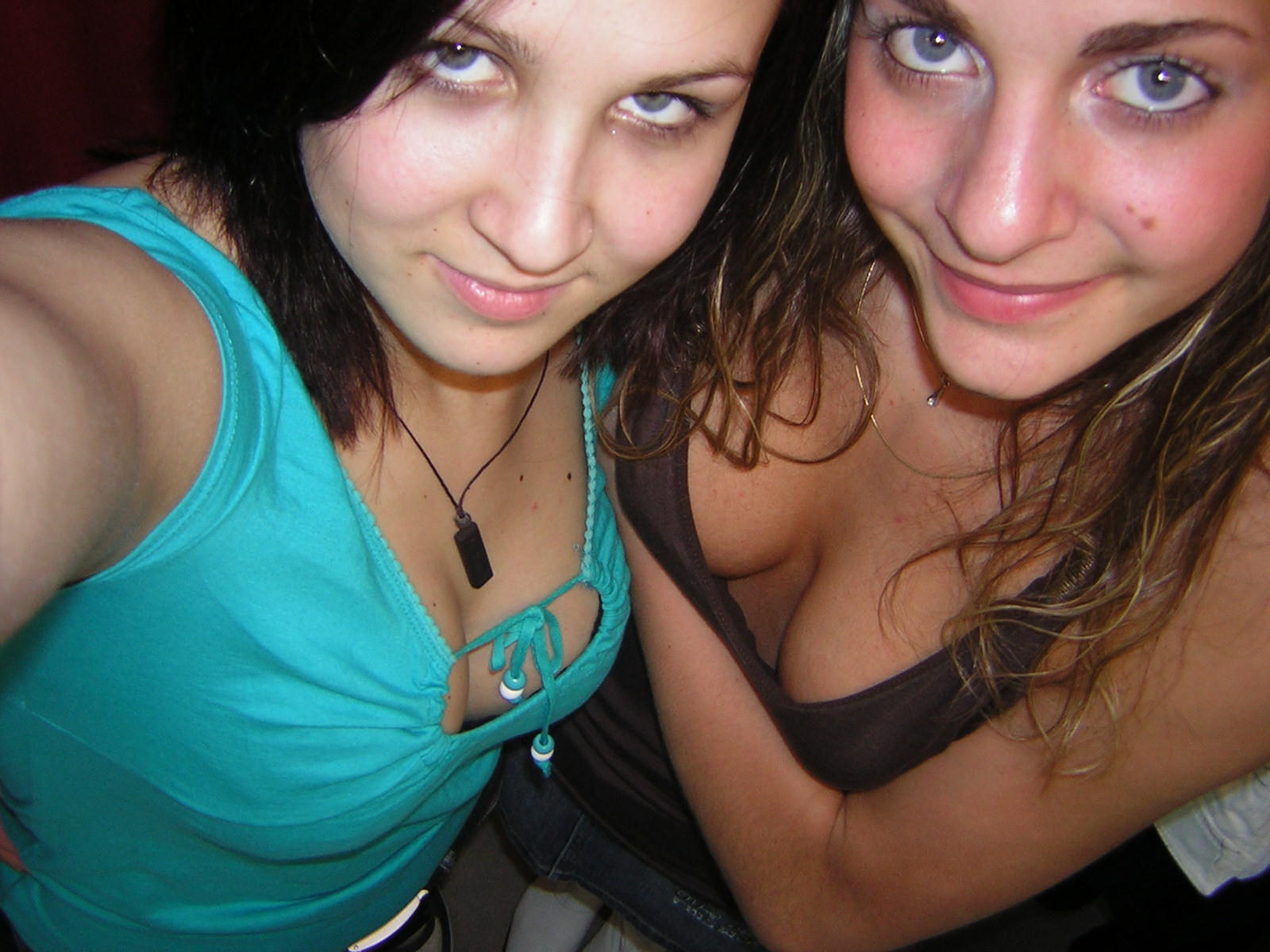 DownblouseBabes3 on Twitter: "2 girls show downblouse views ... #downb...