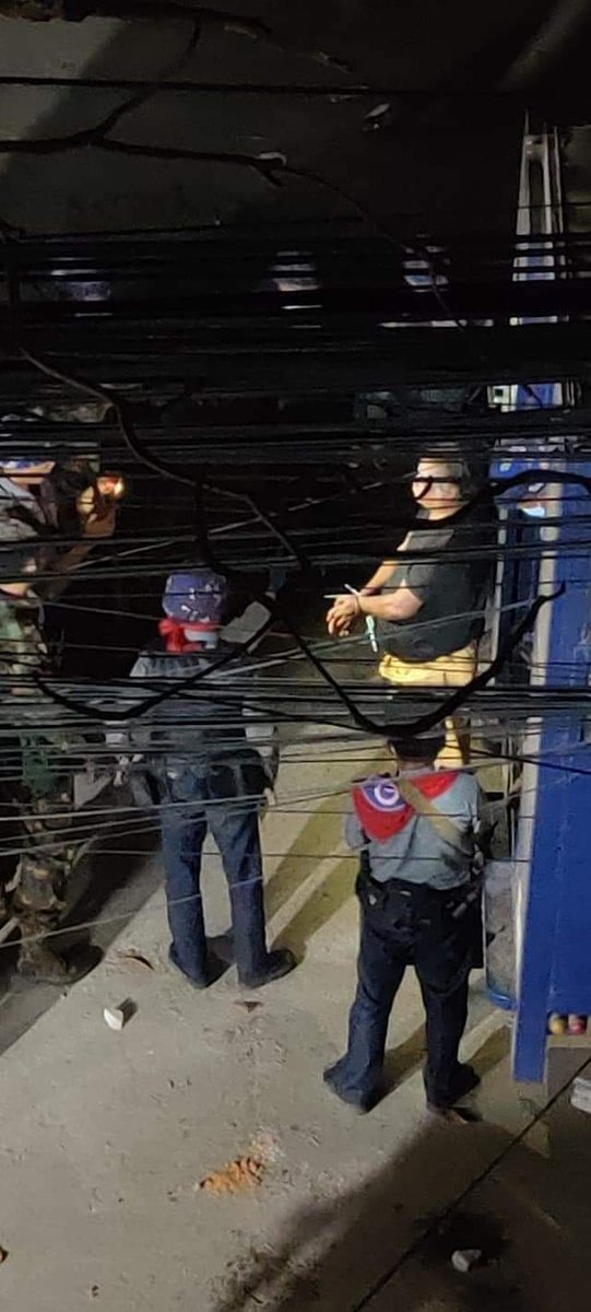 C2Ygn's tweet photo. @Beaking_News @freya_cole #SANCHAUNG  Update (9Mar2021, 01:39 Myanmar Time, GMT +6:30)
At least 48persons arrested from the hundreds of trapped this evening. 

PleaseLTWK🙏
Photo : crd
#SaveSanchaung 
#whatshappeninginmyanmar 
#SaveMyanmar 
#UrgentInterventionInMyanmarNeeded
#WeneedR2PinMyanmar
#Mar9Coup https://t.co/tbstiQw9AJ