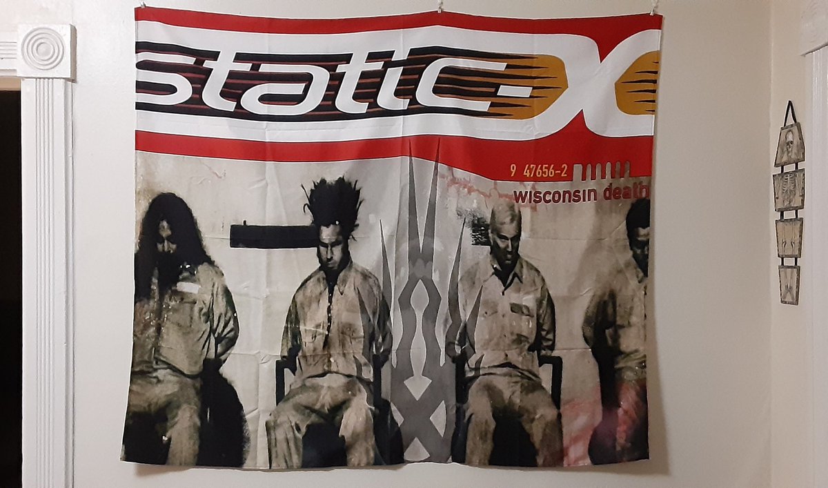 LadyxVicious24's tweet photo. The latest addition to my Static-X collection 🤘🖤🤘🖤🤘🖤🤘
@OfficialStaticX
#staticx #waynestatic #keepdiscoevil #wisconsindeathtrip #20yeardeathtrip #bandmerch #bandmerchandise https://t.co/Tzk8TYjxuH