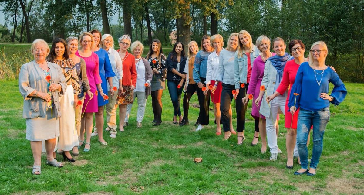 Vandaag is internationale vrouwendag. 

Perfecte gelegenheid om al onze vrouwelijke mandatarissen even in de bloemtjes te zetten en hen te bedanken voor hun tomeloze inzet voor onze stad!

Merci !!! 🧡