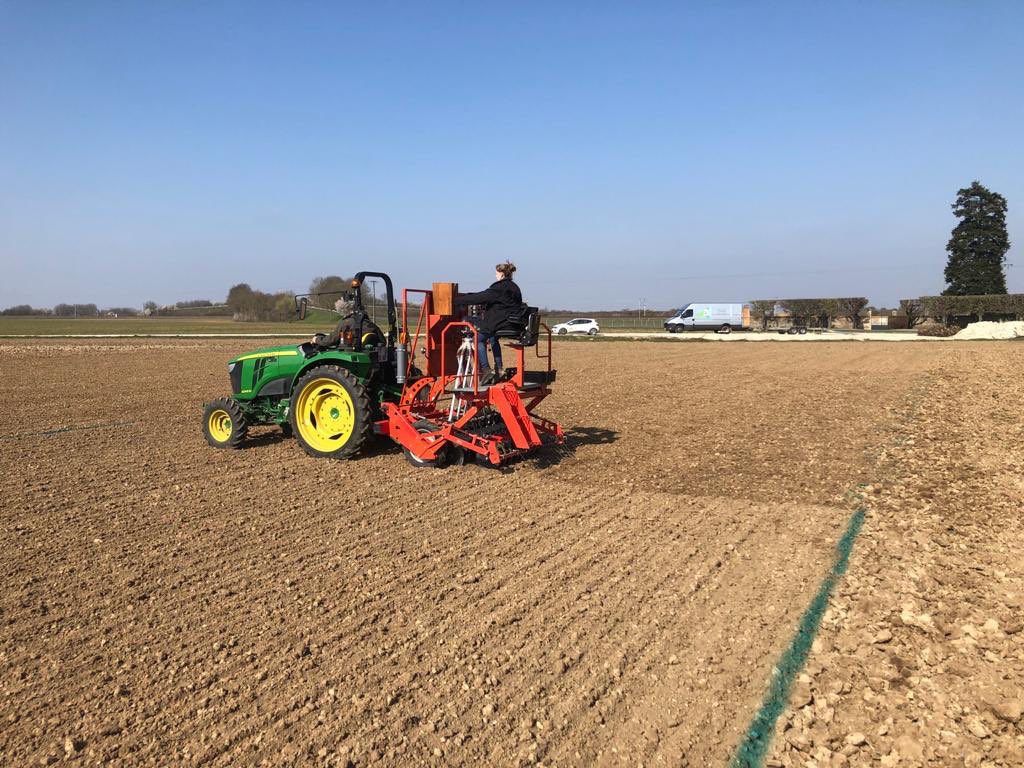Aujourd’hui c’etait semis des essais de céréales bios de printemps par <a href="/CAIDF/">Chambre d'agriculture de région Ile-de-France</a> en seine et marne