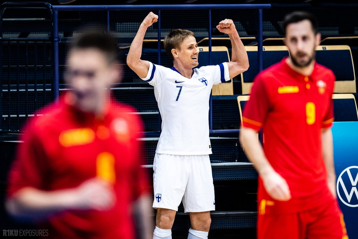 r1kuexposures's tweet photo. Suomi nappasi hienon 6-1-voiton Montenegrosta Vantaan Energia Areenalla pelatussa futsalin EM-karsintaottelussa.
Matsin koko 50 kuvan setti löytyy täältä: https://t.co/UgyoNaaFim
#FINMON #FutsalFi #Futsal https://t.co/hjX9faGMYq