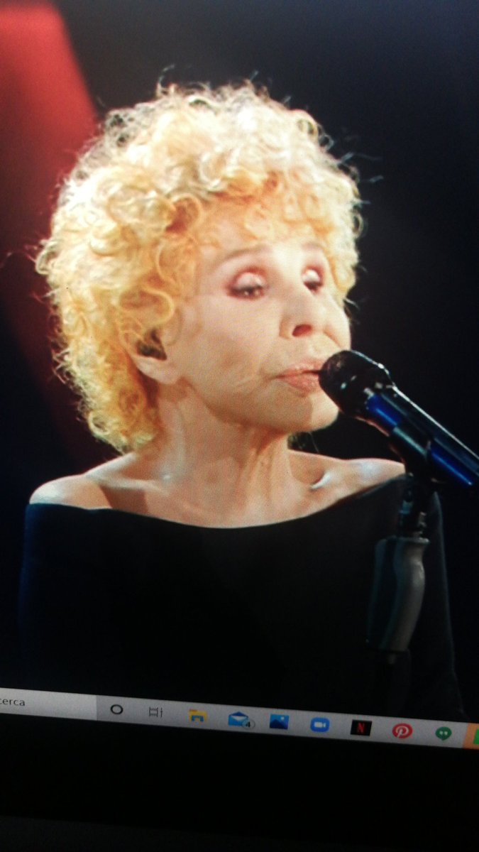 Arrivarci così a 86 anni #ornellavanoni #Sanremo2021 #mammeasanremo