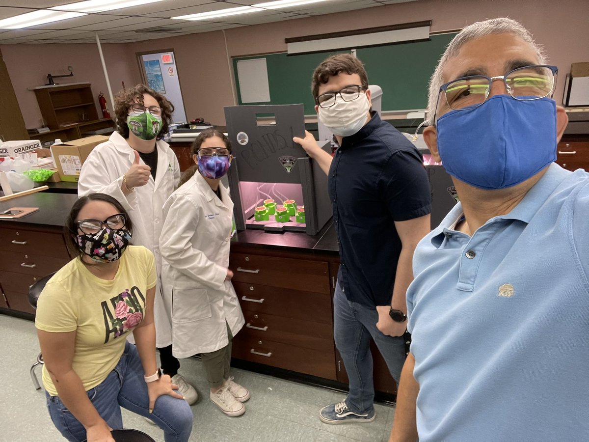 RullanAgustin's tweet photo. @SEDSGOESGREEN taught me that martians will prefer spicy food. We are all smiling underneath it all.   @seds_uprm @uprm https://t.co/52il72HSbg