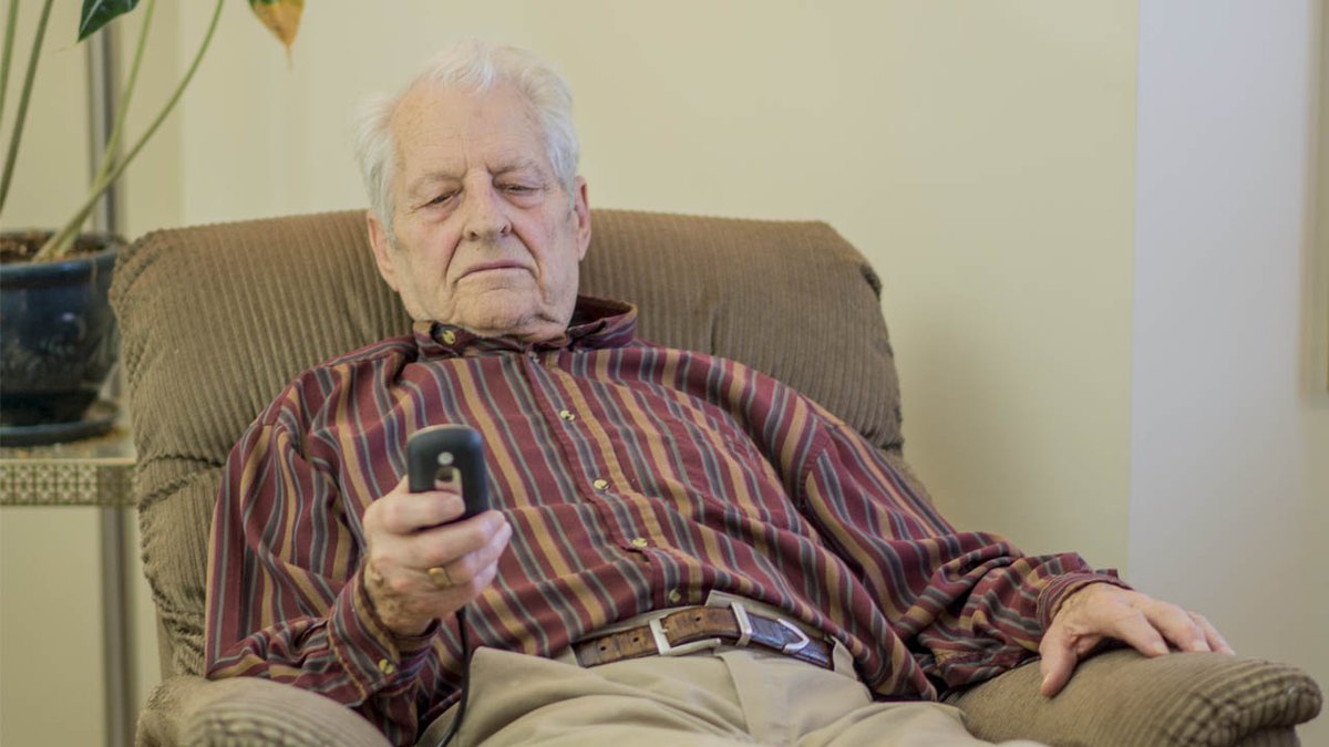 lodelaspelis's tweet image. Antonio Banderas presentando los Goyas con 60 años // Yo viéndolos con 30 #Goya2021