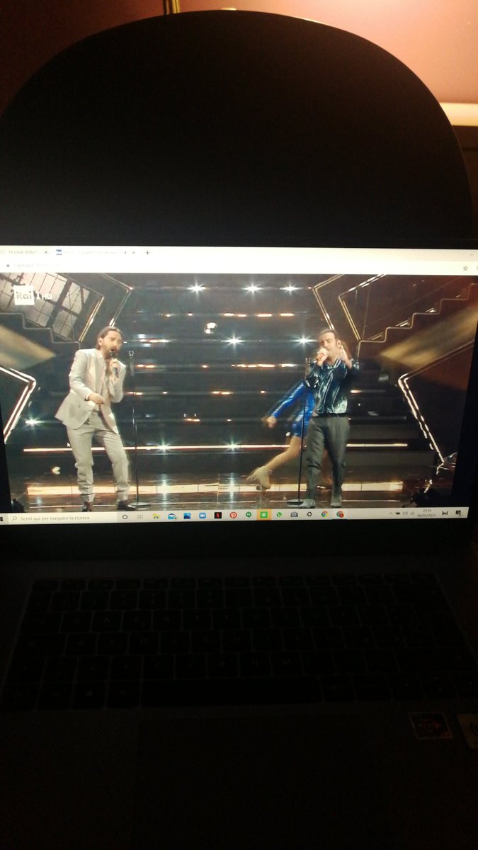 Musica leggera perché ho voglia di niente. Ecco. Bravi #mammeasanremo #Sanremo2021