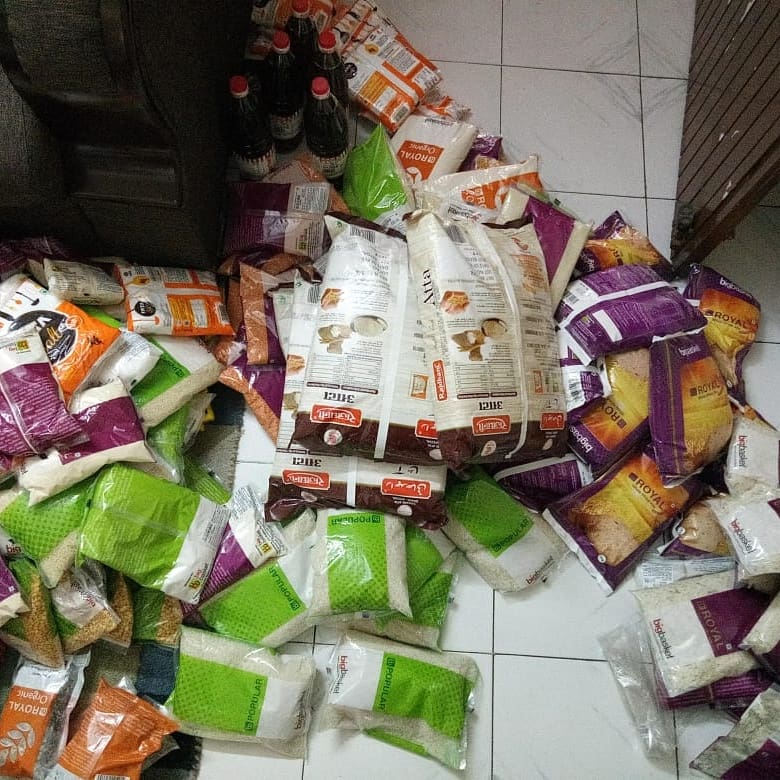 GlobalGracious's tweet photo. Food packaging and distribution for poor and needy people.

#Feed the poor https://t.co/hfyld5Nvhi