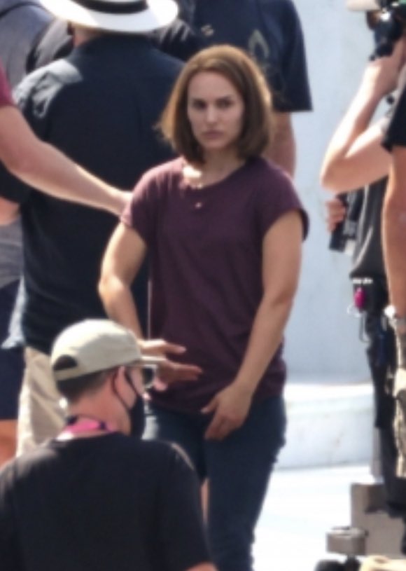 RT @SebiMarvel: Natalie Portman en el set de 'THOR LOVE AND THUNDER' https://t.co/DRhM5BHUh2