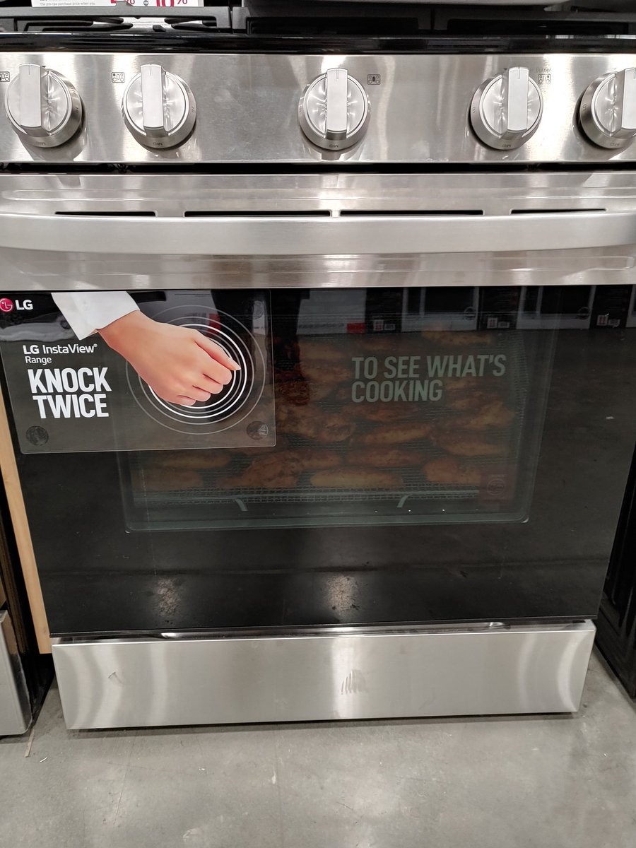 LGSRivasLASouth's tweet photo. #NationalOreoCookieDay and if you like your oreos fried #LGUS has you covered, with our new instaview range with air fry they'll be ready in less than 10 minutes!!! #lghomestyle #lg #AIRFRIED @LGUS @LGRobertRamirez @LgCheriebrooks https://t.co/X2znvdDWQh
