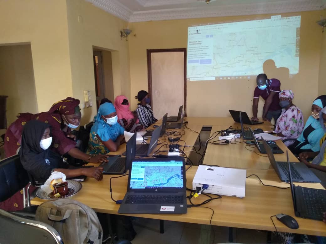 GirlsMap Initiative (@girls_map) on Twitter photo Félicitations !!! <a href="/OSM_Mali/">OpenStreetMap Mali🇲🇱</a> et <a href="/girls_map/">GirlsMap Initiative</a> pour la formation de renforcement de capacité d'une quinzaine de #femmes en <a href="/openstreetmap/">OpenStreetMap</a> sous le leadership de <a href="/GoundoMakan/">Goundo Makan KONATE</a> <a href="/AhmedMeta/">Ahmed meta</a> et <a href="/so_marietou/">MarietouSo</a>
#InternationalWomensDay
<a href="/UN_Mappers/">UN Mappers</a>
<a href="/Honorable_Nath/">Nathalie SIDIBE🇲🇱❤✊💪</a>
<a href="/Fem_Data/">Open Data pour Elles</a>
#JIF2021 Félicitations !!! <a href="/OSM_Mali/">OpenStreetMap Mali🇲🇱</a> et <a href="/girls_map/">GirlsMap Initiative</a> pour la formation de renforcement de capacité d'une quinzaine de #femmes en <a href="/openstreetmap/">OpenStreetMap</a> sous le leadership de <a href="/GoundoMakan/">Goundo Makan KONATE</a> <a href="/AhmedMeta/">Ahmed meta</a> et <a href="/so_marietou/">MarietouSo</a>
#InternationalWomensDay
<a href="/UN_Mappers/">UN Mappers</a>
<a href="/Honorable_Nath/">Nathalie SIDIBE🇲🇱❤✊💪</a>
<a href="/Fem_Data/">Open Data pour Elles</a>
#JIF2021
