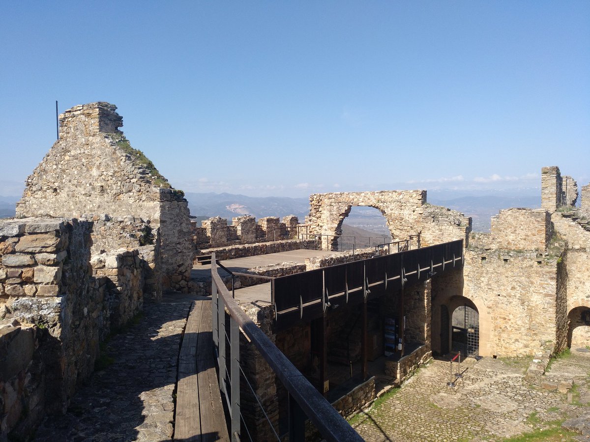 SaraGB_23's tweet photo. Castillo de #Cornatel 
#patrimonio #Úlver #bierzo #leonesp https://t.co/uoRBfxbs4s