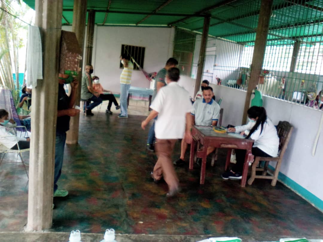 GoberMerida's tweet photo. #Mar06 Seguimos trabajando por la salud de los merideños. El sector Carlos Andrés Pérez en Onia, municipio Alberto Adriani, recibió un Operativo Médico Integral organizado por @GoberMerida, donde se atendieron más de doscientas personas entre adultos y niños de la comunidad https://t.co/kHOWNXybET