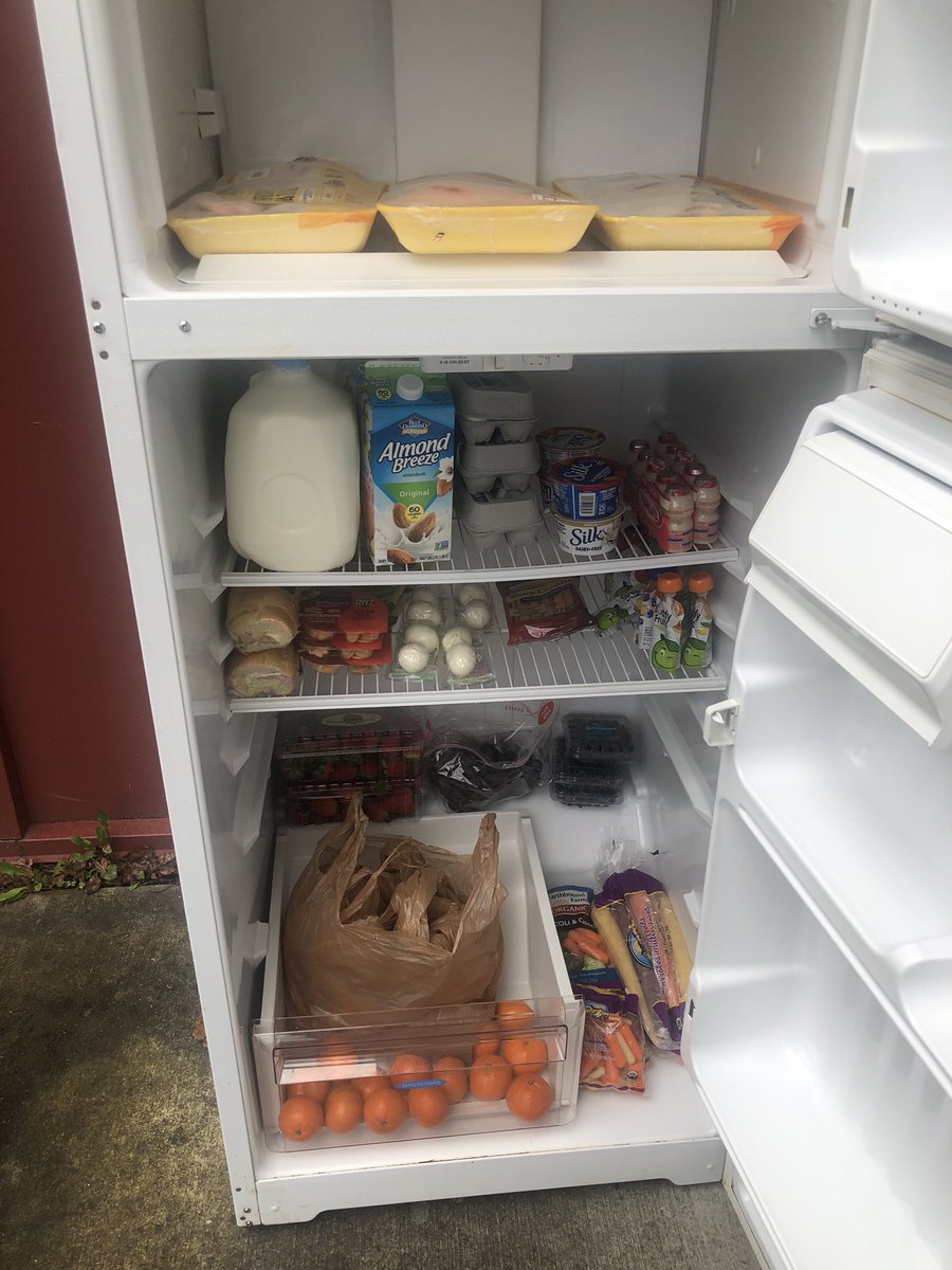 lashaexoxo_'s tweet photo. Hi friends! Our Tacoma Community Fridge is now stocked with FREE nutritious foods! Please share this so it can reach whoever can use some food right now! 

Located: 2136 MLK Way Tacoma Wa https://t.co/GYN5IMxSSl