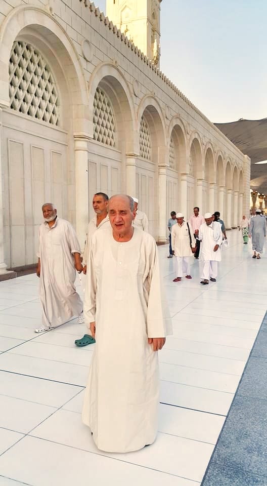 - كَان جدي طَيبًا ، جميلًا فأرزقه يا اللّه جنة الفَردوس 🧡✨