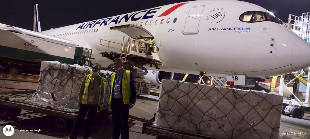 landais_cedric's tweet photo. 🆕👍❤️✈️💉first @unicefmali #COVID19 #airfrance vaccine flights flying #mumbai to #Bamako thru #cdg airport this week 
⏹1er transport par équipes #airfrance cargo&amp; @AirFranceKLM des vaccins unicef à bord vols #AF217 + #AF6747 de Mumbai à Bamako via cdg
➡️ https://t.co/N0heWcEb3q https://t.co/svBZB4tvHk