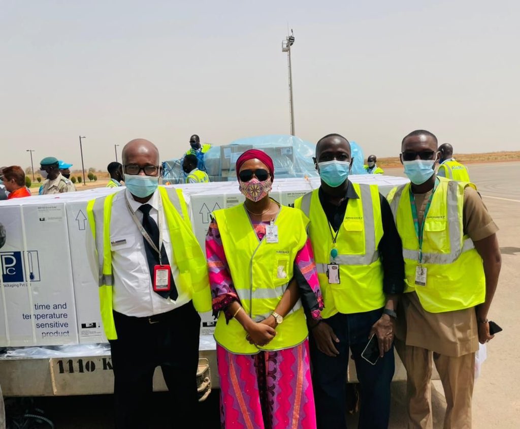 landais_cedric's tweet photo. 🆕👍❤️✈️💉first @unicefmali #COVID19 #airfrance vaccine flights flying #mumbai to #Bamako thru #cdg airport this week 
⏹1er transport par équipes #airfrance cargo&amp; @AirFranceKLM des vaccins unicef à bord vols #AF217 + #AF6747 de Mumbai à Bamako via cdg
➡️ https://t.co/N0heWcEb3q https://t.co/svBZB4tvHk