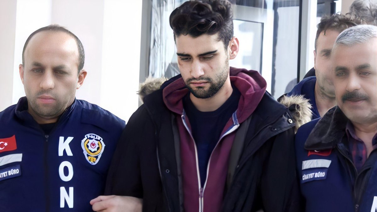 ay_moon_ay's tweet photo. Kadir Şeker'in aldığı 12.5 yıl cezadan daha kötüsü nedir biliyor musunuz?
Şiddete uğrayan bir kadına yardıma giden iki defa düşünüyor.

#KadinaSiddeteHayir https://t.co/oV4Tf2Ioif