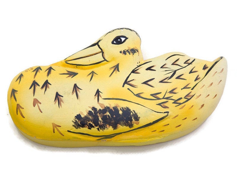 vintagegalleria's tweet photo. Vintage Pfaltzgraff Pistoulet Duck Box Paper Mache The Secrets of Pistoulet Jana Kolpen Yellow Duck Container Treasure Box Easter Basket https://t.co/HkRIhvbiJM SHOP LINK IN BIO #levintagegalleria #easterbox #secretsofpistoulet #duckbox #papermachebox #papermacheduck https://t.co/brRH4fcJFj