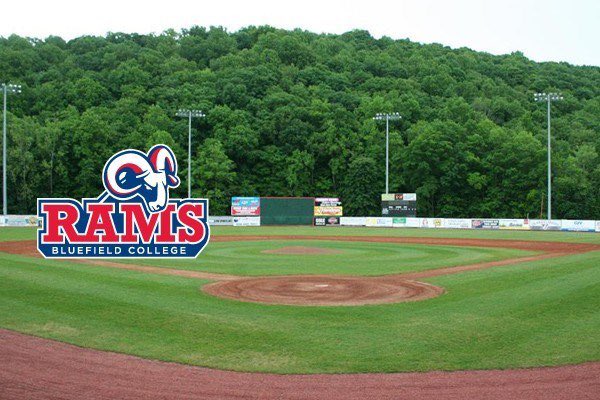 luketaylorr2's tweet photo. Made it official! @bluefieldcollege @gschilling_16 https://t.co/h8aD4z5Gbw