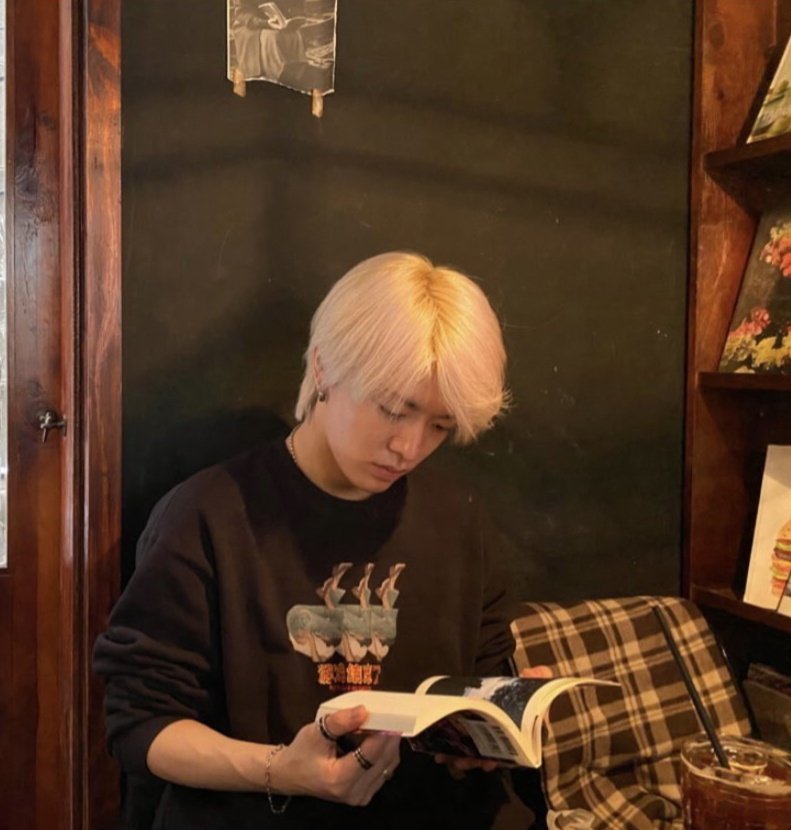 kangsom_54's tweet photo. คนอะไรอ่านหนังสือก็ยังมีเสน่ห์ เตะบอลก็เท่ ดูดีน่ามองไปหมด ฮืออ ใจแพ้มาก รุ่นพี่ยูตะคนบ้า -///-
#yuwin #NCTfanedit #WayVfanedit #YUTA #WINWIN https://t.co/07jAkyOAJW